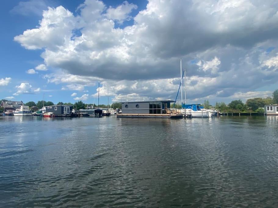La Mare Houseboat Hotel Nederhorst den Berg Luaran gambar